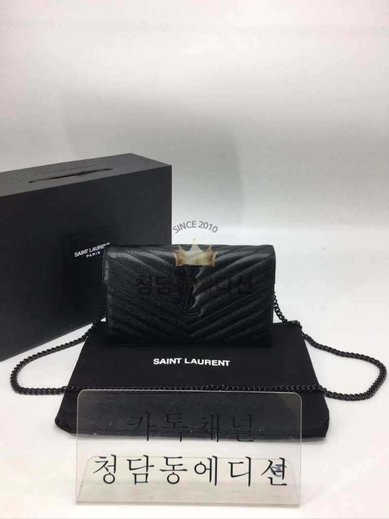 입생로랑 모노그램 체인숄더백 (ZP가죽 동일)