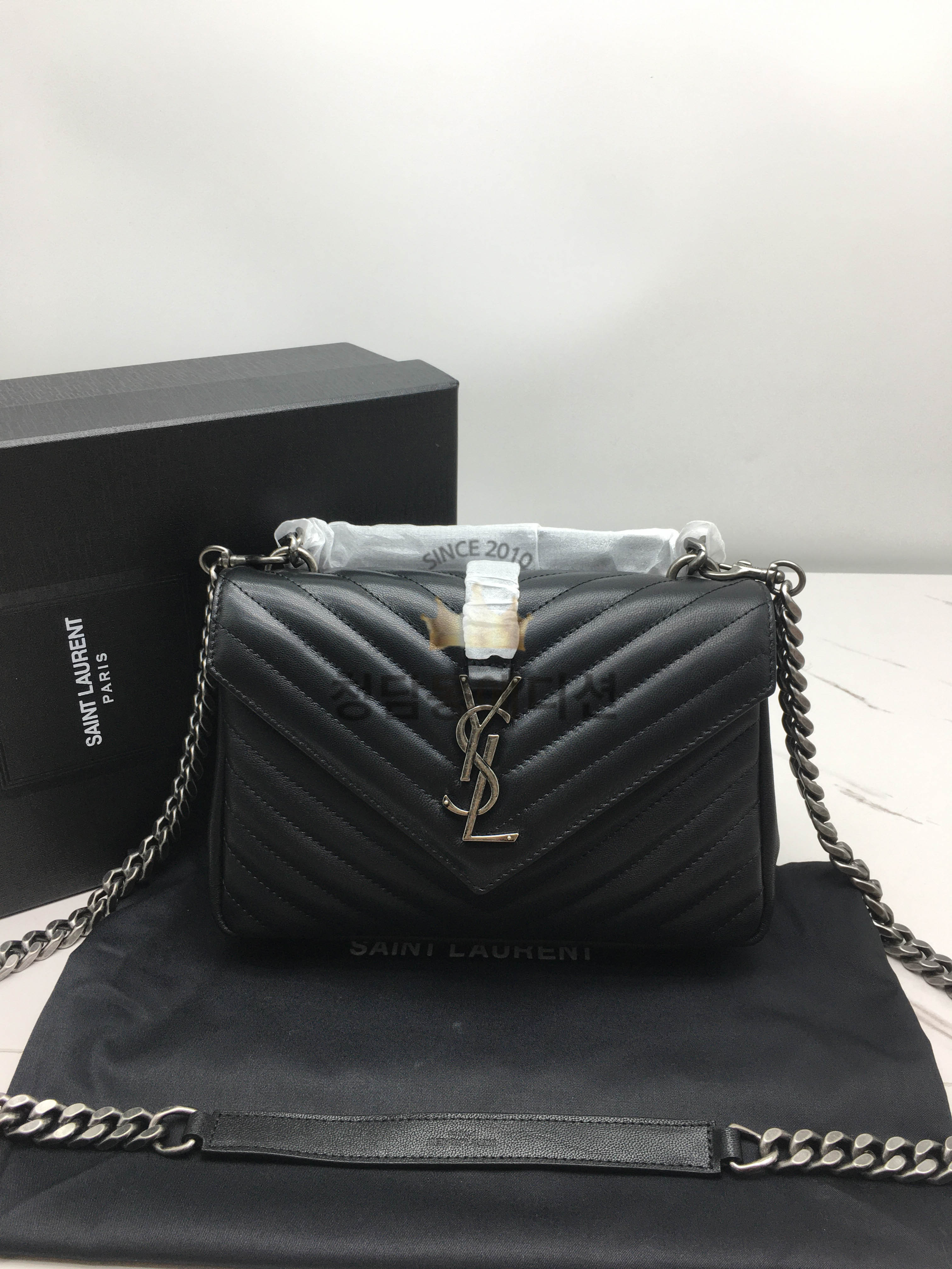 입생로랑 사첼백 (ZP가죽 동일)