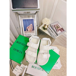 보테가베네타 버클 스트랩 샌들