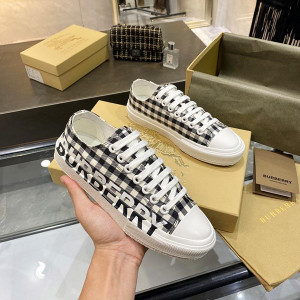 버버리 체크 로고 스니커즈 (남녀공용)