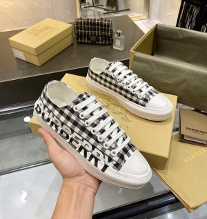 버버리 체크 로고 스니커즈 (남녀공용)