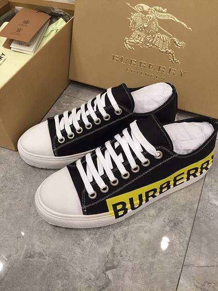 버버리 로고 스니커즈 (남녀공용)