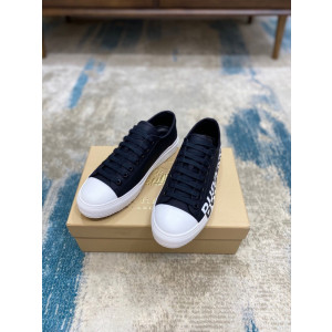 버버리 로고 스니커즈 (남녀공용)