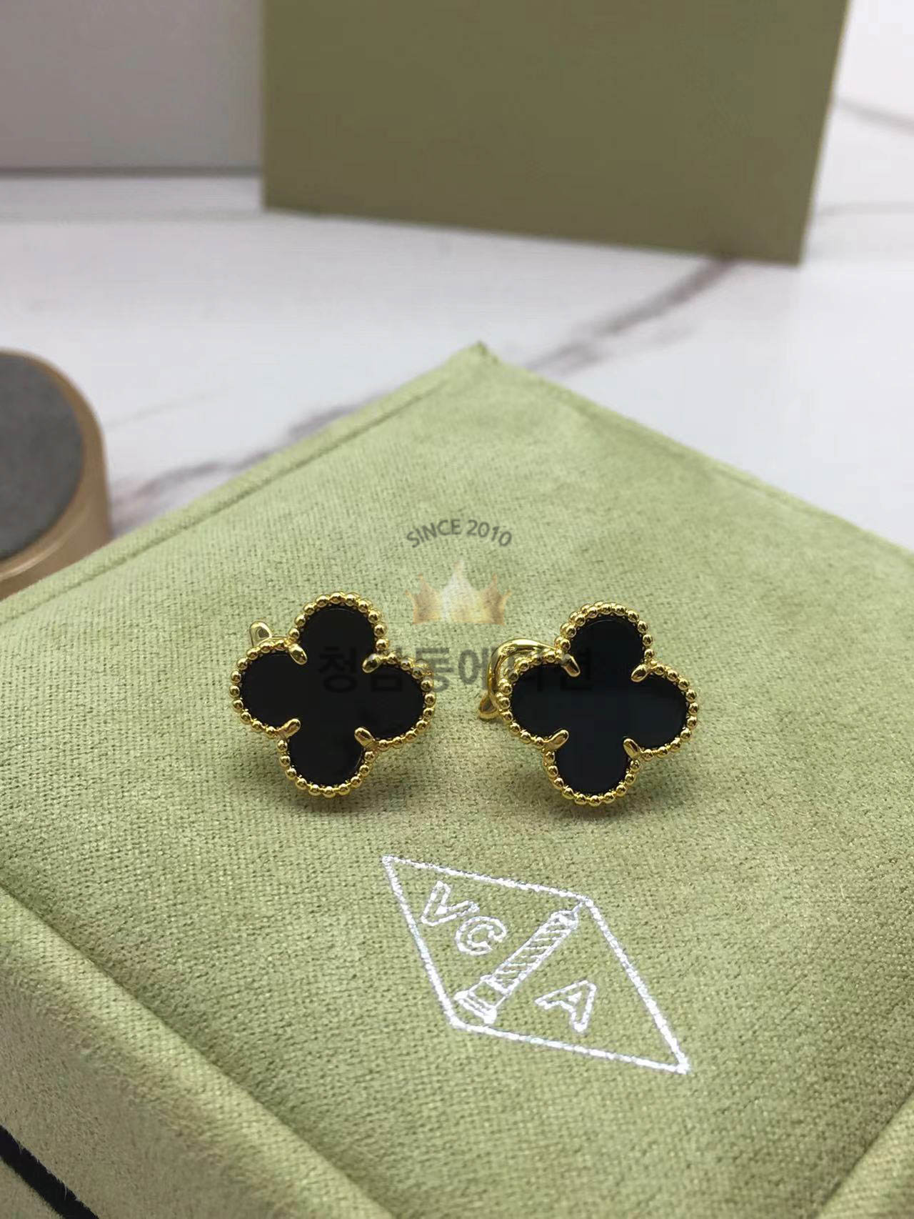 반클 알함브라 빈티지 이어링 귀걸이 (컬러 블랙)