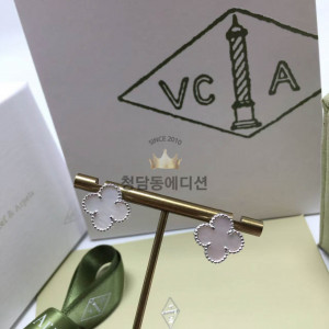 반클 알함브라 빈티지 이어링 귀걸이 (컬러 오펄(화이트))