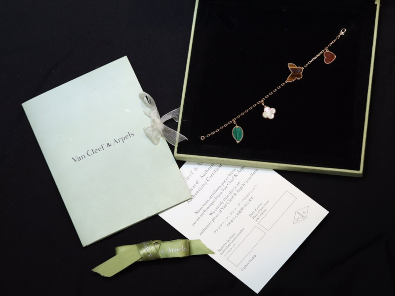 반클리프 럭키 알함브라 브레이슬릿 (2COLOR) (V-gold소재)