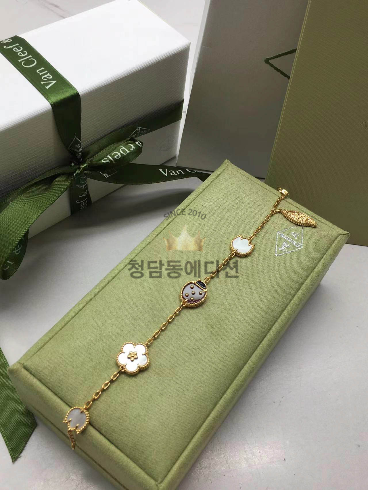 반클리프 럭키 스프링 팔찌 (V-gold소재)