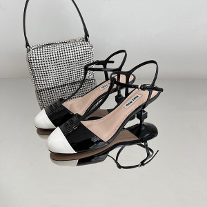 미우미우 슬링백