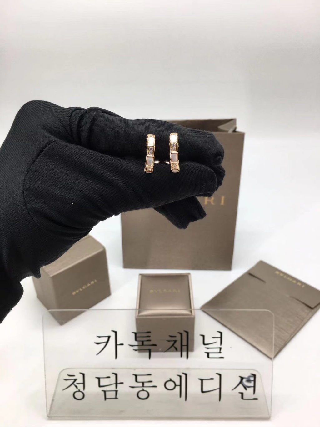 불가리 세르펜티 이어링 귀걸이 (컬러 그린, 화이트)