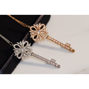 티파니앤코 빅토리아 시크릿 키펜던트 김희애 목걸이 (V-gold소재)