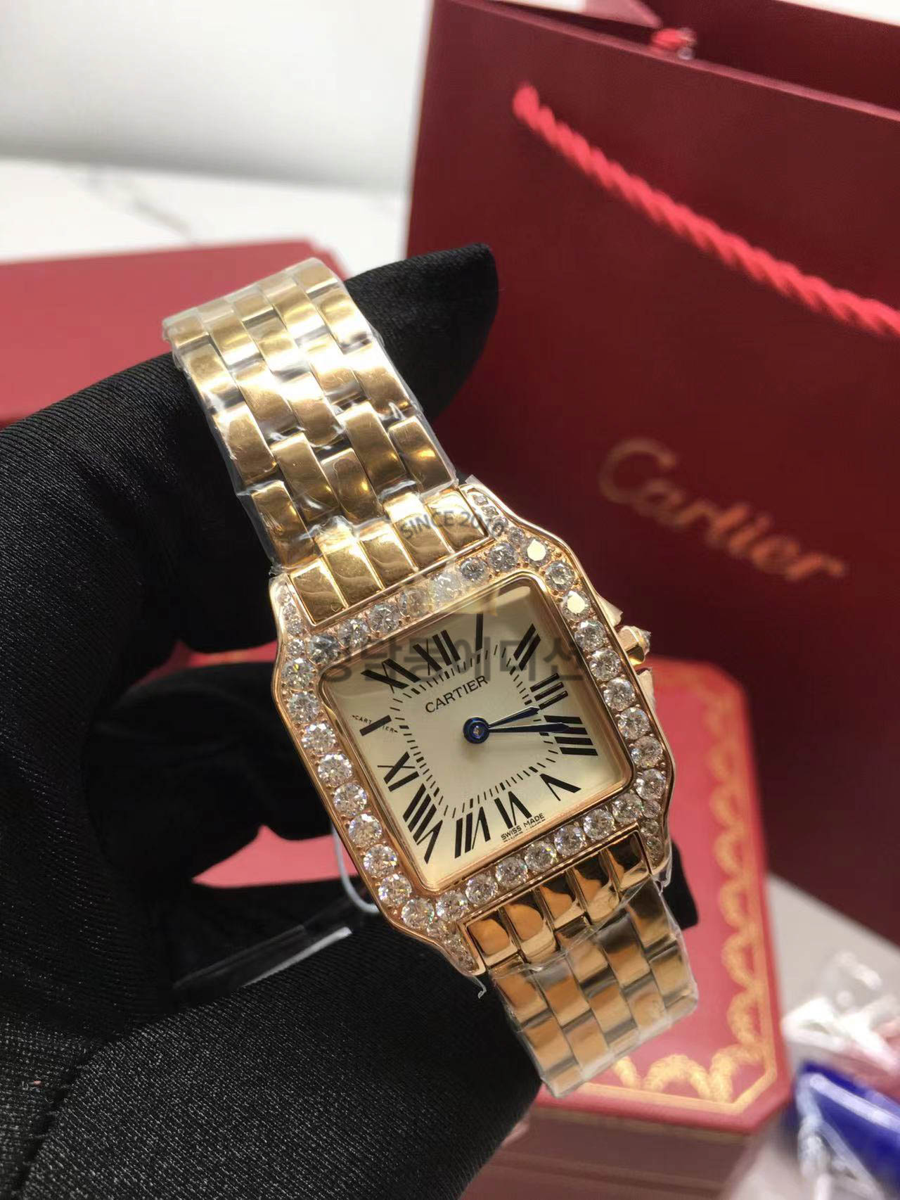 까르띠에 A까르 펜더드 신민아 큐빅