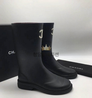 샤넬 레인부츠