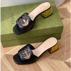 구찌 인터로킹 G 샌들