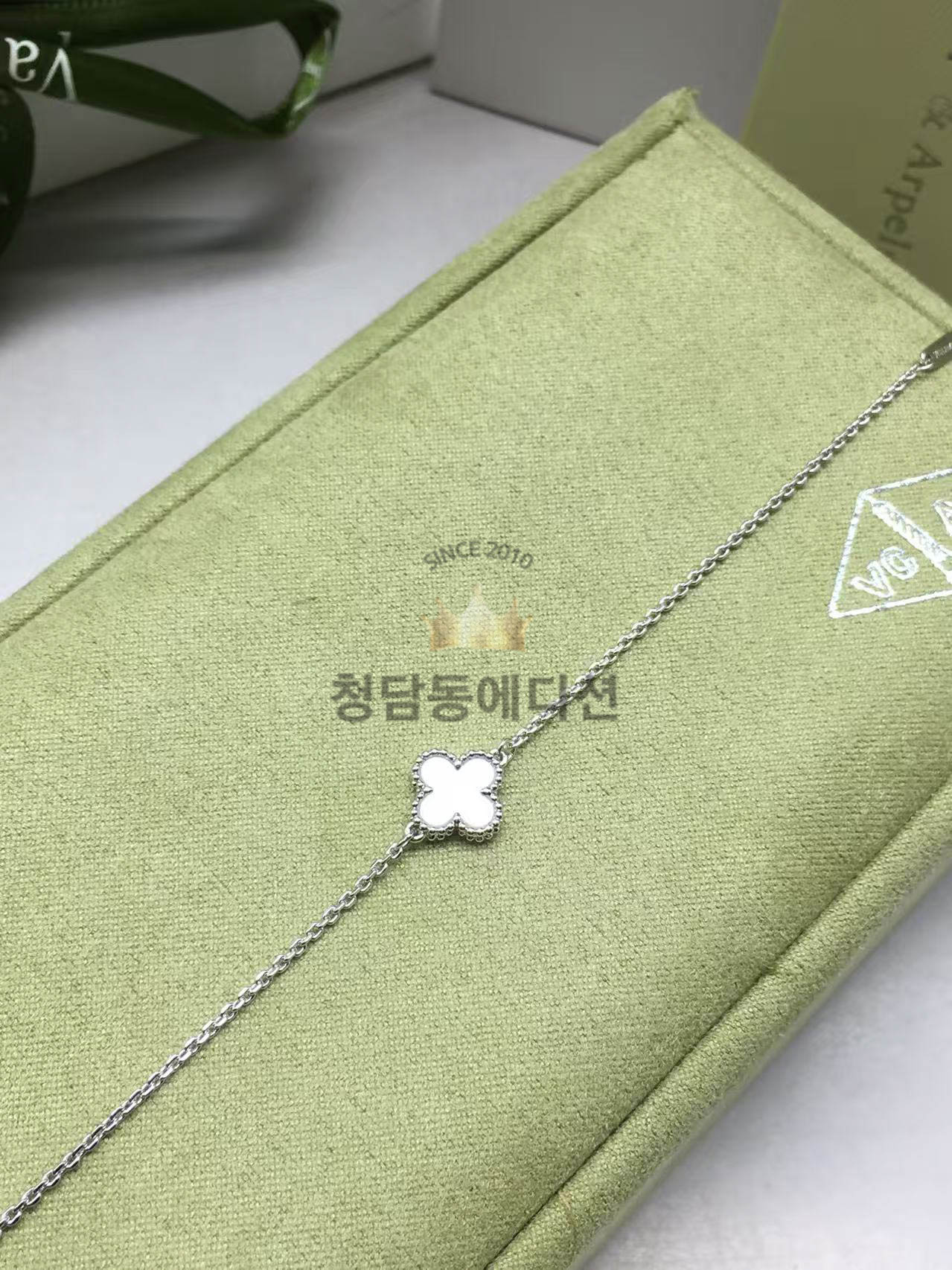 반클리프 앤 아펠 팔찌 (3COLOR) (V-gold소재)