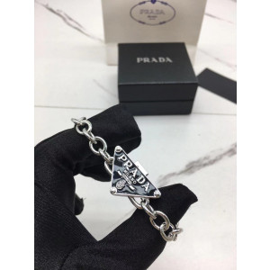 프라다 트라이앵글 브레이슬릿 (V-gold소재)