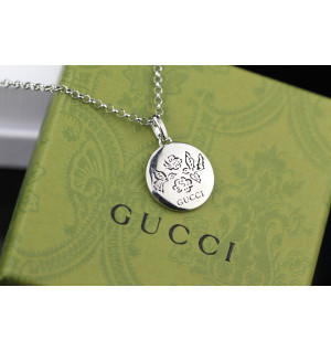 구찌 블라인드 포 러브 라운드 목걸이