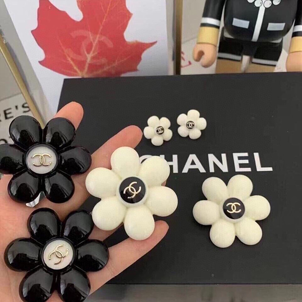 샤넬 브로치 (컬러 화이트, 블랙)