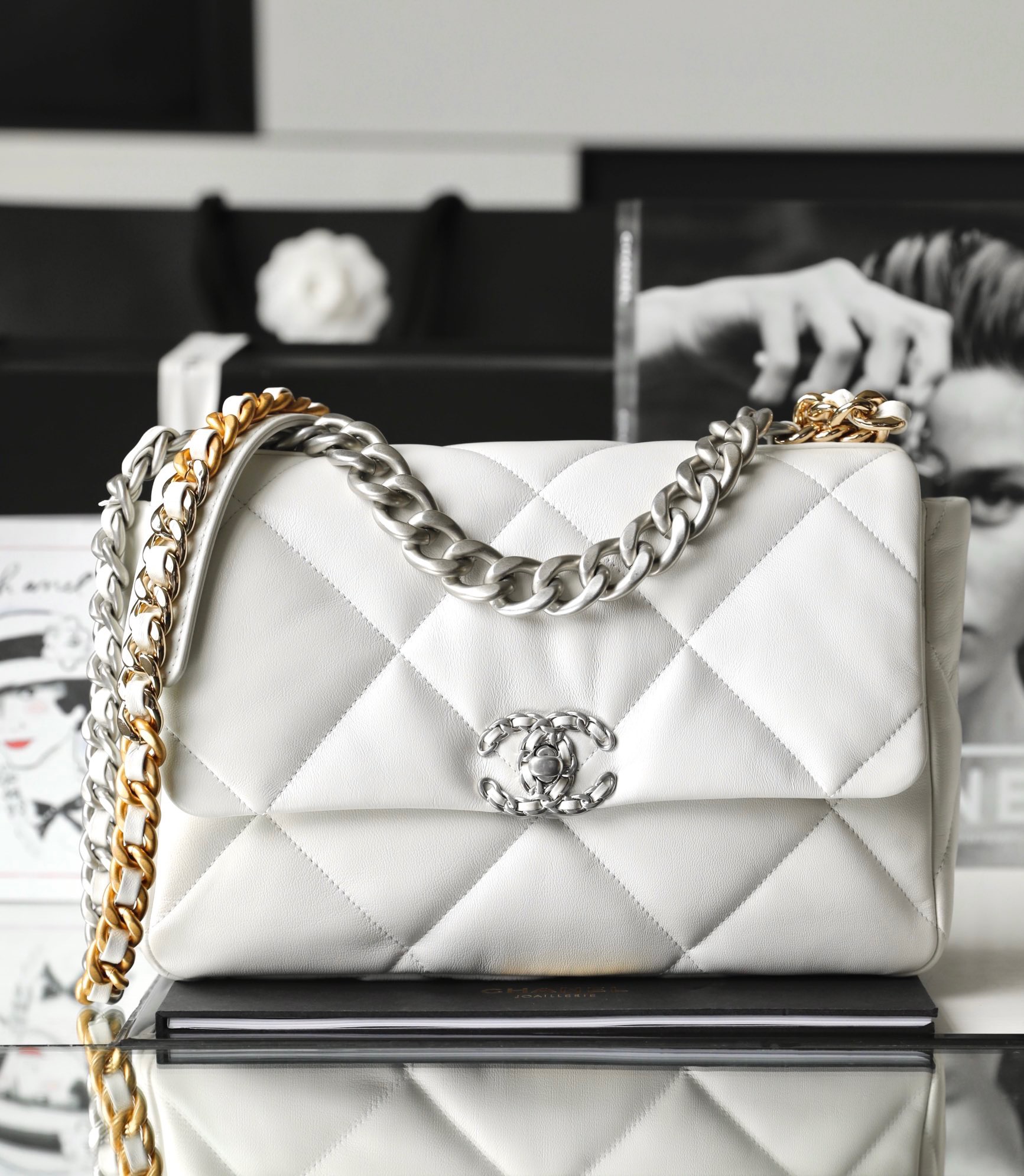 샤넬 19 플랩백 미디움 (하이엔드급)