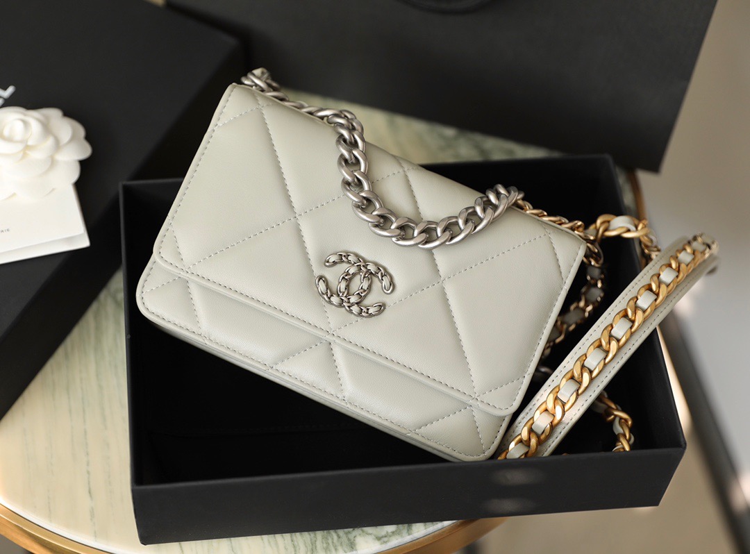 샤넬 19 플랩 WOC 숄더백 (하이엔드급)