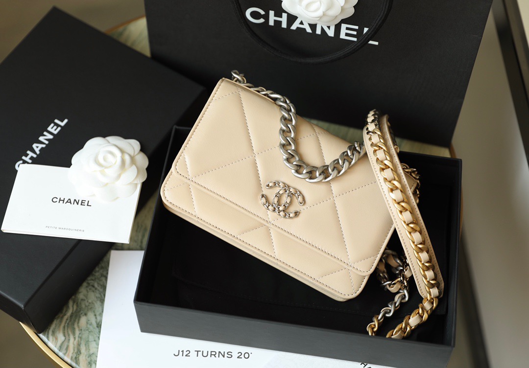 샤넬 19 플랩 WOC 숄더백 (하이엔드급)