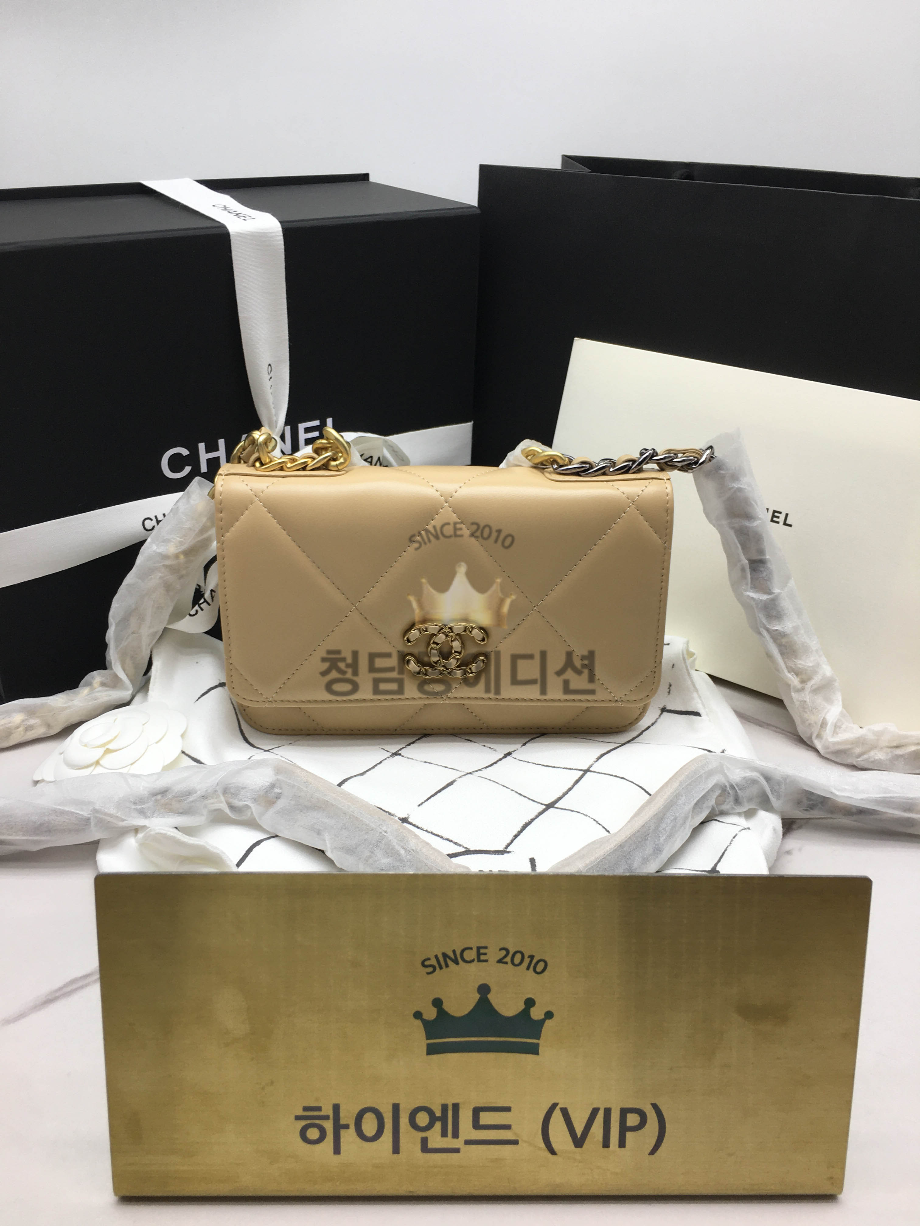 샤넬 19 WOC 숄더백 (하이엔드급)