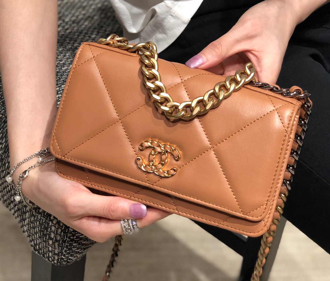 샤넬 19 WOC 숄더백 (하이엔드급)