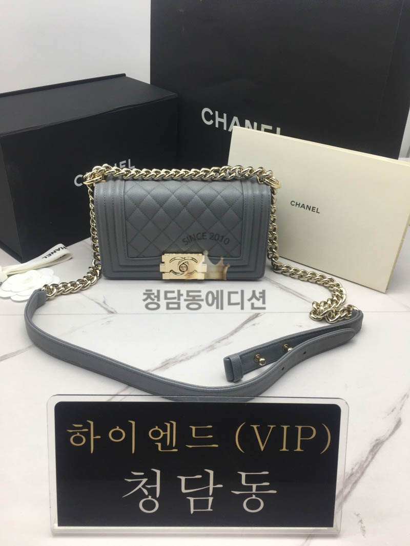 샤넬 보이백 라이트골드  캐비어스킨 (2size) (하이엔드급)