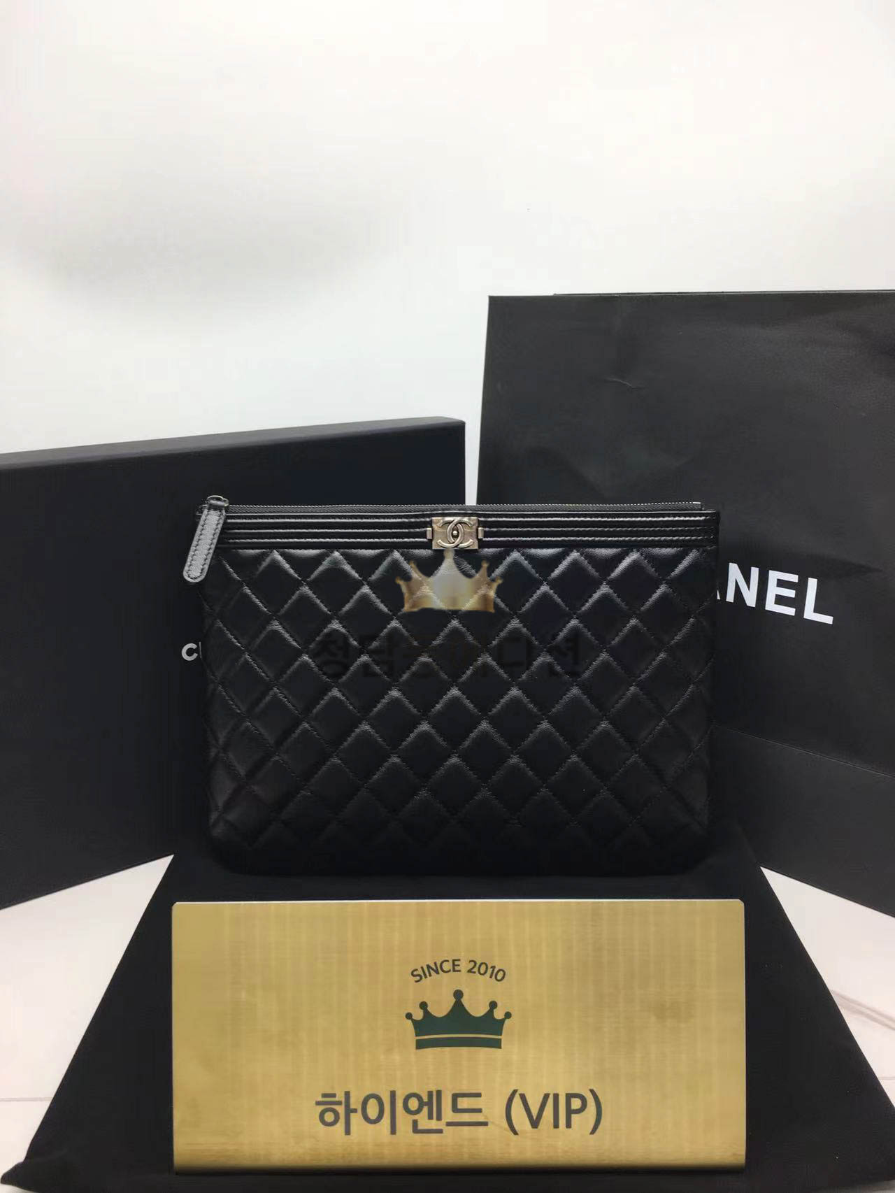 샤넬 보이 램스킨 클러치 28cm 은장