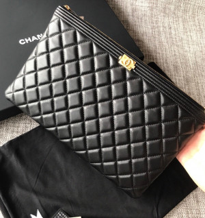 샤넬 보이 램스킨 클러치 28cm 금장