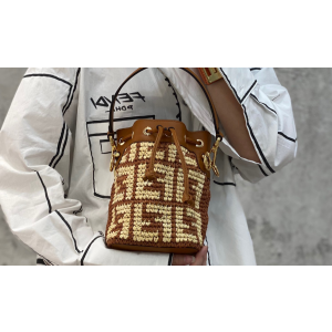 펜디 몬트레조 라탄 버킷백 