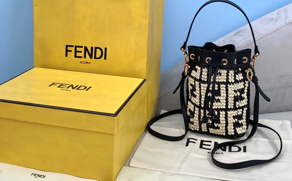 펜디 몬트레조 라탄 버킷백 