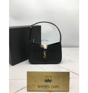 생로랑 모노그램 호보백 657228 (하이엔드급)