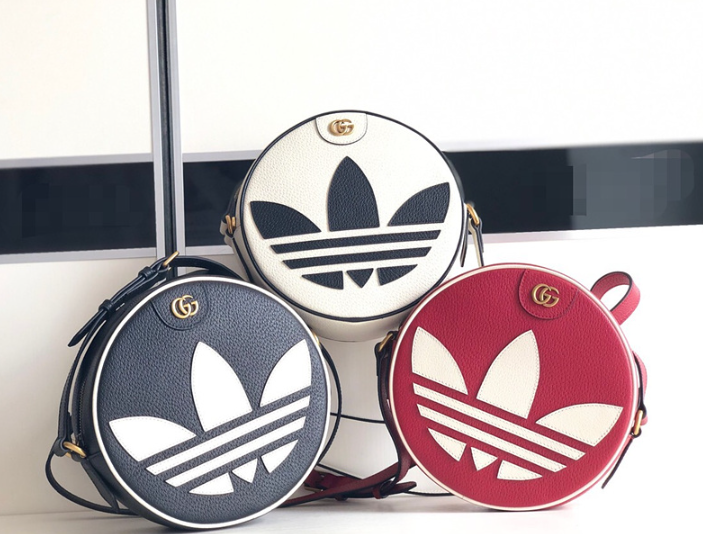 구찌 GG x ADIDAS 콜라보 오피디아 라운드 숄더백 702626