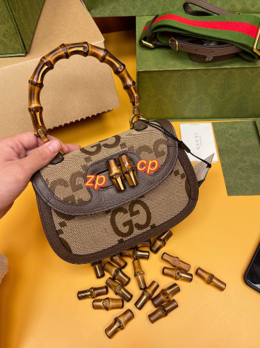 구찌 뱀부 미니 탑핸들백 686864 