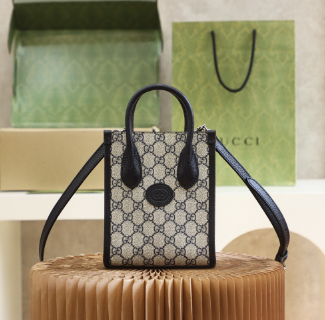 구찌 인터로킹G 미니 토트백 671623