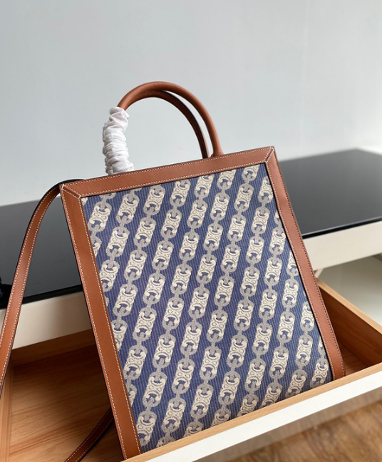 셀린느 트리오페 자수 텍스타일 카바스백 (하이엔드급)