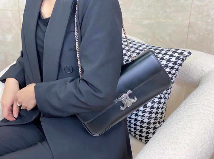 셀린느 트리오페 체인 숄더백 (하이엔드급)