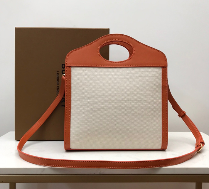 버버리 트라이톤 코튼 캔버스 레더 포켓백 미니 (하이엔드급)