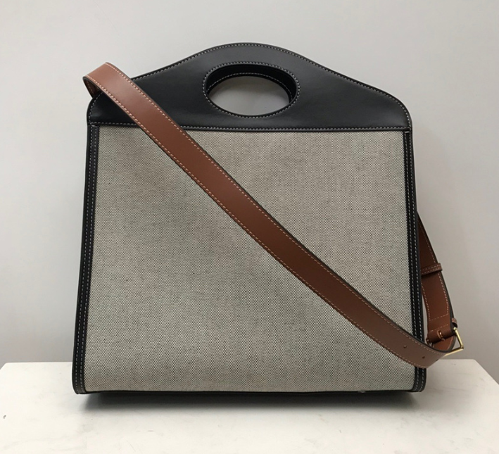 버버리 트라이톤 코튼 캔버스 레더 포켓백 미디움 (하이엔드급)