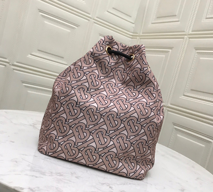 버버리 포이베 드로스트링 버킷백 (하이엔드급)