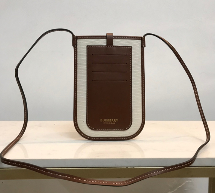 버버리 휴대폰 케이스 스트랩 미니백 (하이엔드급)