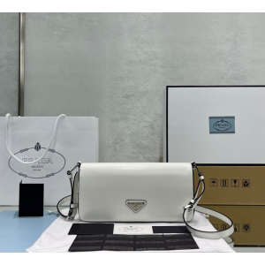 프라다 브러시드 레더 팜므백 (하이엔드급)