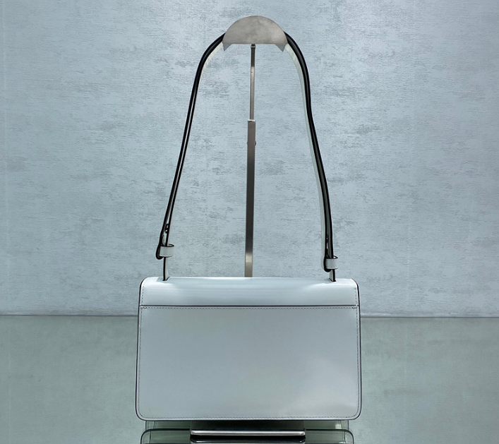 프라다 엠블럼 브러시드 레더 숄더백 (하이엔드급)