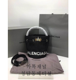 발렌시아가 휠 드로스트링 버킷백 스몰 (하이엔드급)