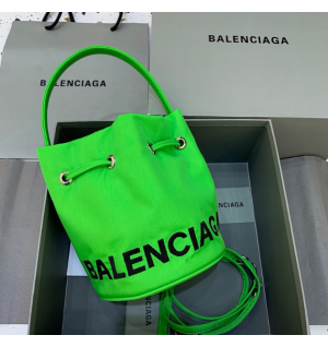 발렌시아가 휠 드로스트링 버킷백 스몰 (하이엔드급)