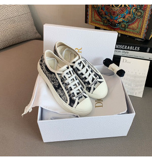 디올 스니커즈