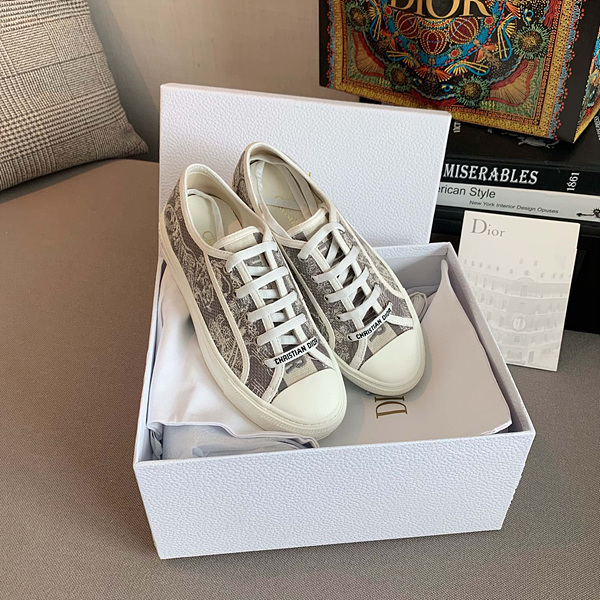 디올 스니커즈