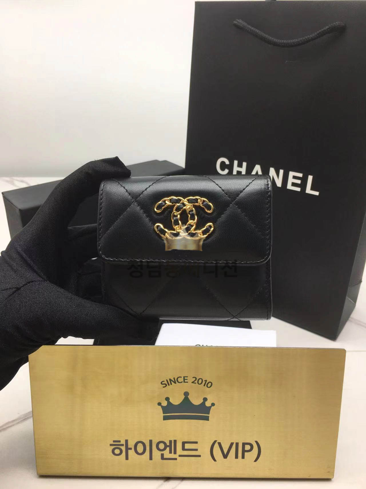 샤넬 19 플랩지갑