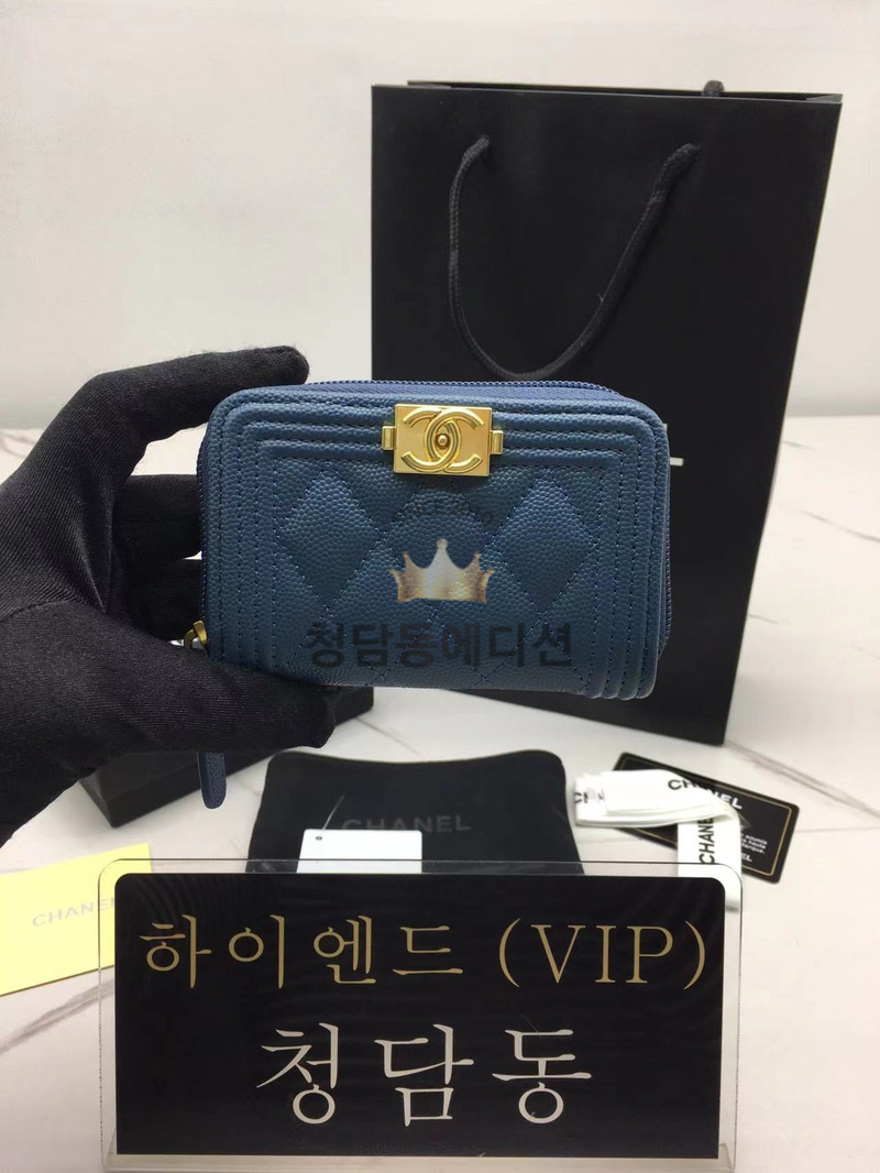 샤넬 보이 작은캐비어스킨 지퍼 카드지갑