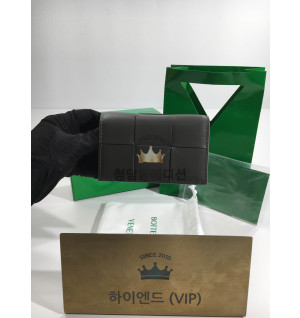 보테가베네타 맥시 인트레치아토 플랩 카드케이스 (컬러 그레이)